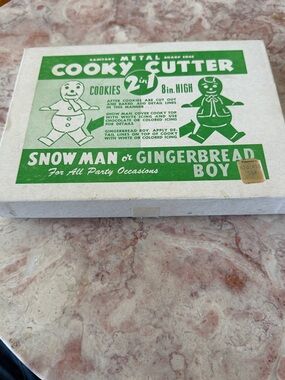 EUC~Vintage Cooky Cutter 2 In 1
Snowman Gingerbread Boy Metal 8 Inch Large W/Box